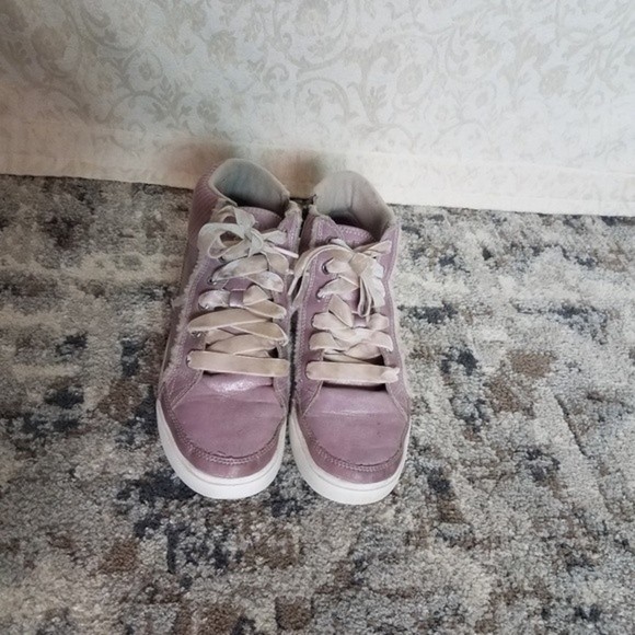 UGG Australia Addie Sneakers - Picture 6 of 11